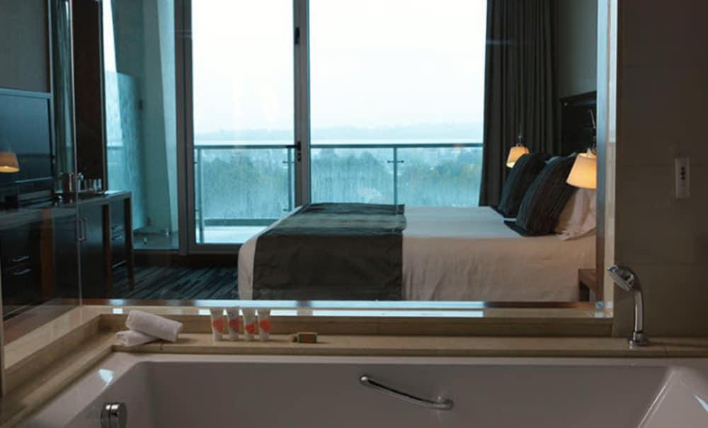 Hotel Dreams וולדיביה מראה חיצוני תמונה A room at the hotel