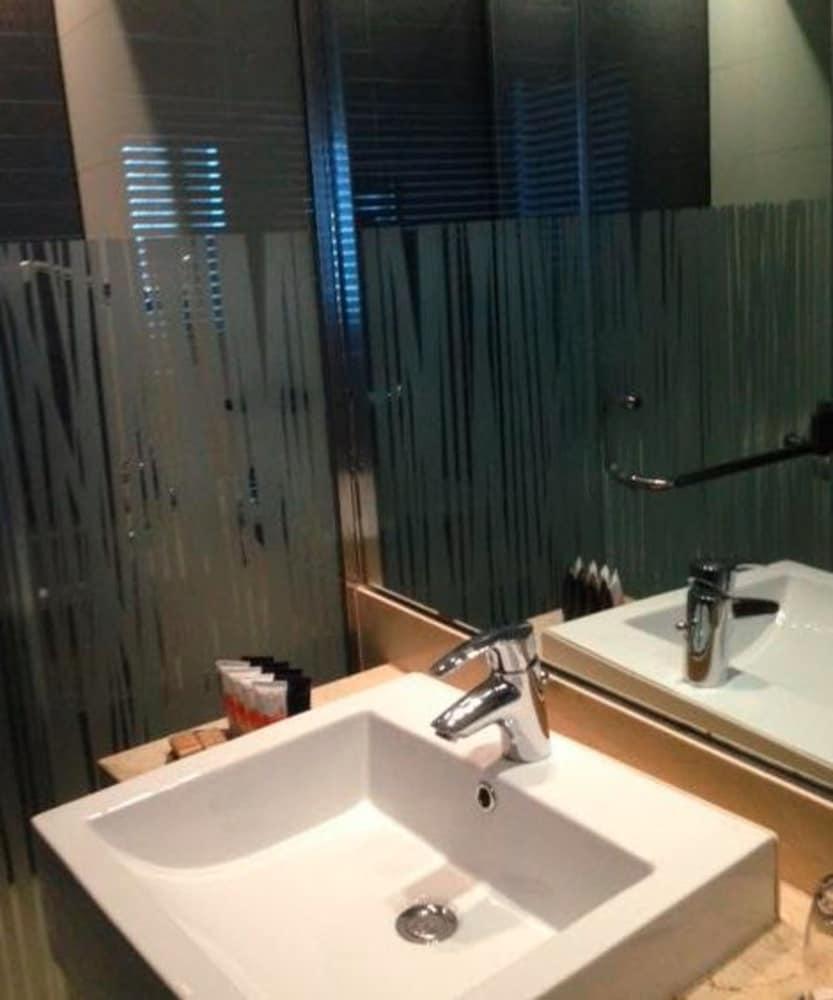 Hotel Dreams וולדיביה מראה חיצוני תמונה A shower curtain