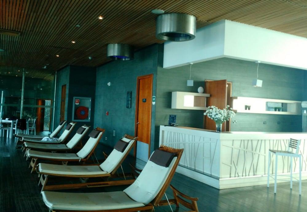 Hotel Dreams וולדיביה מראה חיצוני תמונה The interior of the lounge
