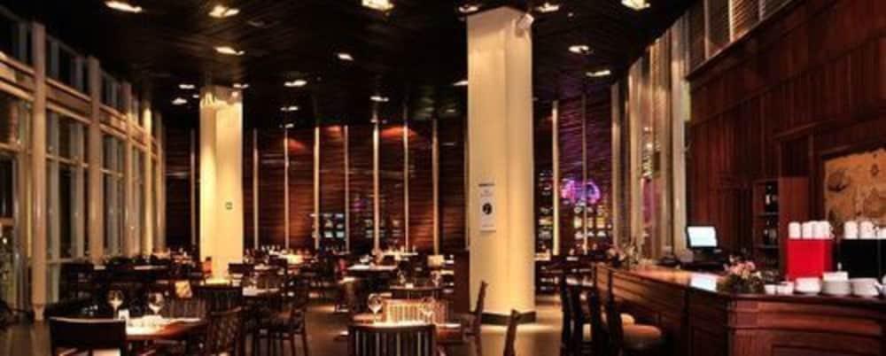 Hotel Dreams וולדיביה מראה חיצוני תמונה The interior of the restaurant